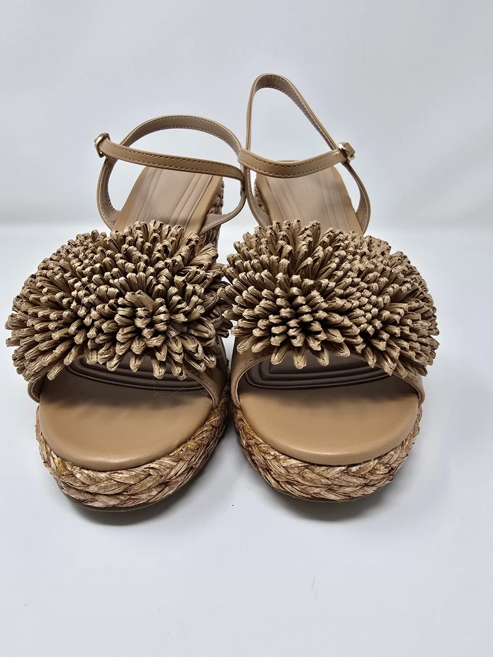 ✨ NIB BCBGeneration ERIKA Raffia Flower Wedge Sandals ✨ (10)